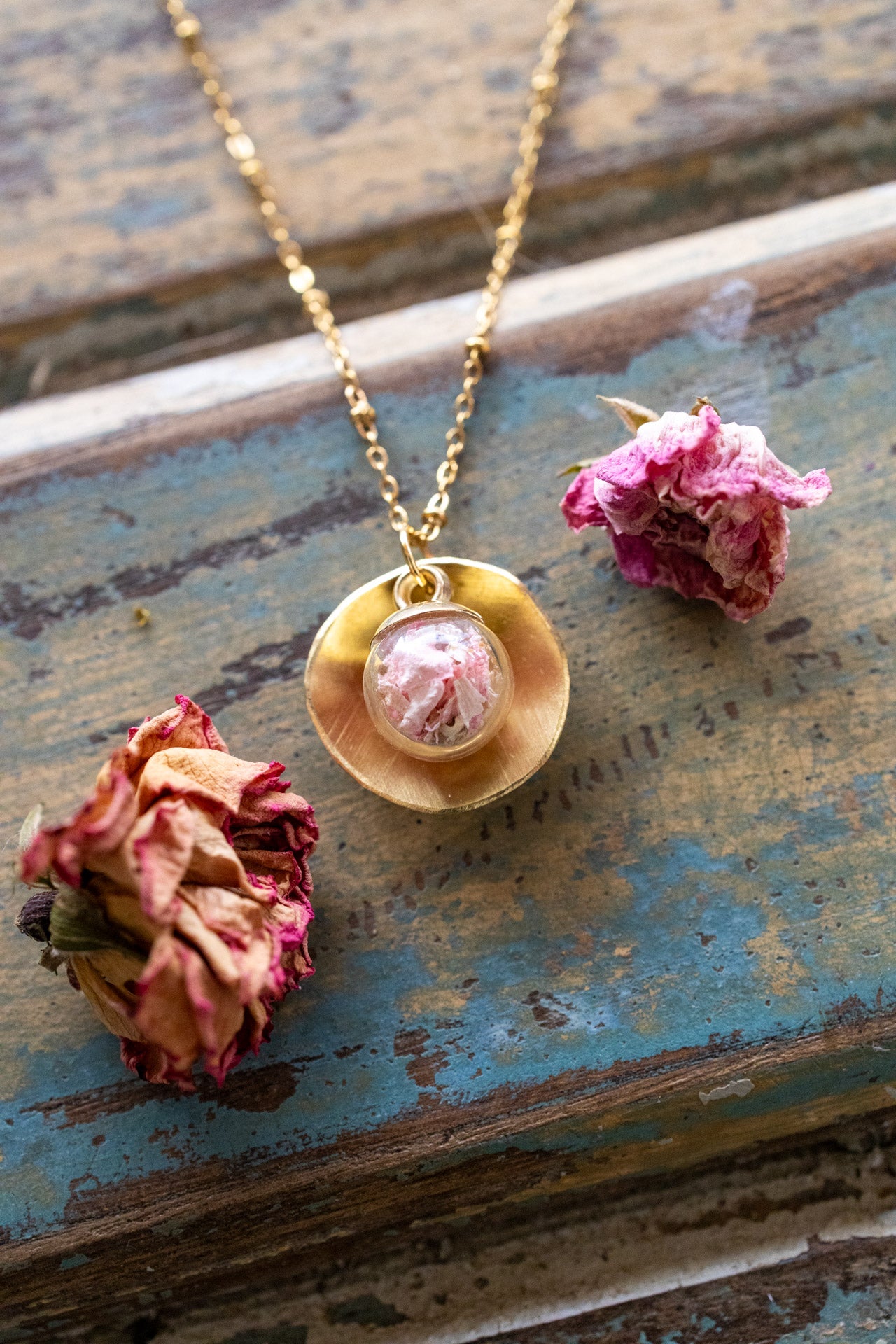 AURA- Collana Rosa canina