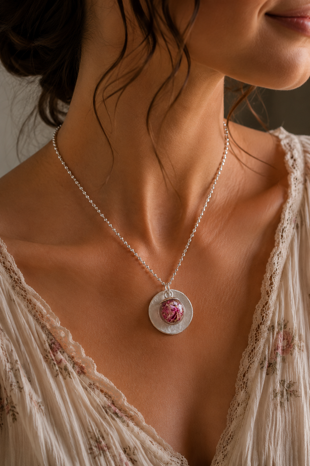 AURA- Collana Rosa canina